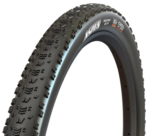 Maxxis Rekon Race — three-quarter view